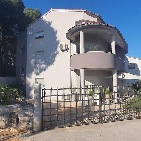 Apartman Tika Pula Buitenkant foto